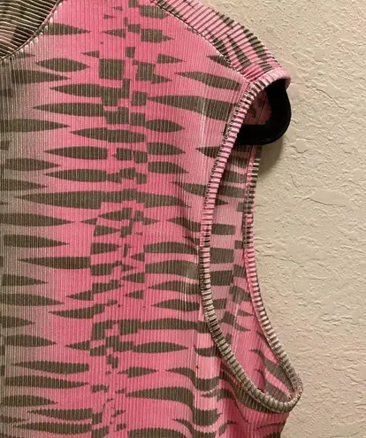 Jamie Sadock Pink & Grey Sleeveless Tiger Shark Print Golf Tank Size L Size L