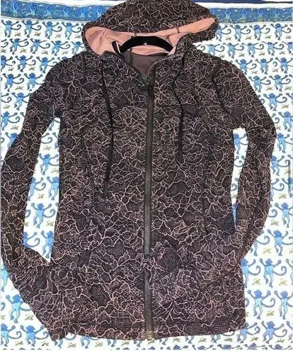 Lululemon  hooded nulu jacket