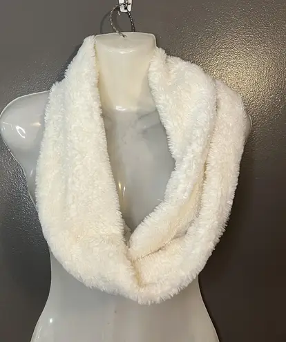 Faux Fur Infinity Scarf Womens One Size White Ivory Plush Soft Snood Winter