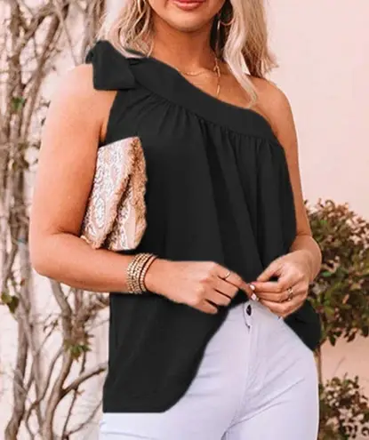 NWOT Women’s Asymmetrical Black Top Size L Size L