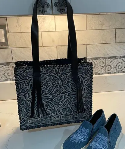 Kenzo Tote Denim Blue and White Patterned Tote Bag with Denim Sneakers. Size 38 Black