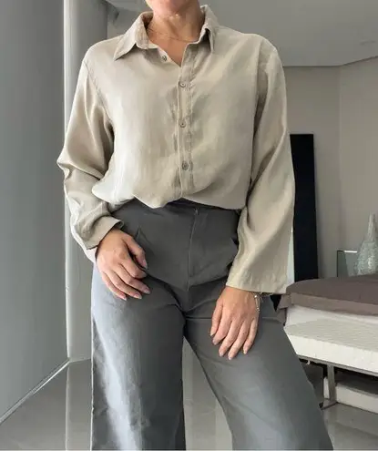 The Frankie Shop
Long Sleeve Button-Up Top
Size: M