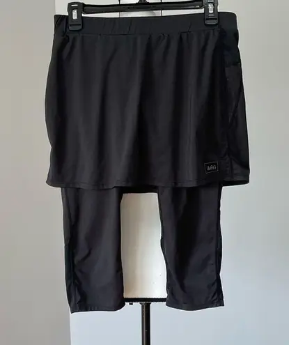 REI Women's small skirt with attached capri leggings athletic wear work out gym Black