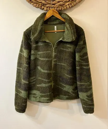 Z Supply Sherpa Camo Zip Jacket Size Medium