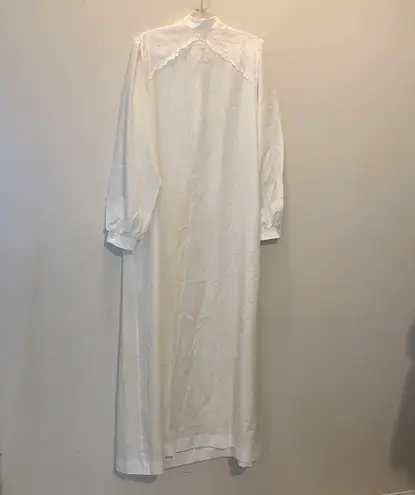 Unique Vintage Le Voy's Size XL Vintage White Long Chiffon Robe Peignoir Lingerie Nightgown