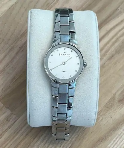 Skagen Steel Denmark Ladies Watch Crystal Markers Stainless Bracelet and Dial