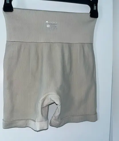OQQ Spandex Nylon Beige Ribbed Yoga ActiveWear Casual Fitted Stretch Shorts Sz S