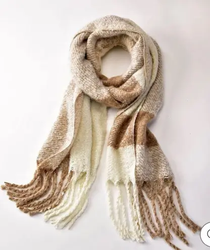 Charlie Paige NWT Neutral Plaid Scarf 🧣