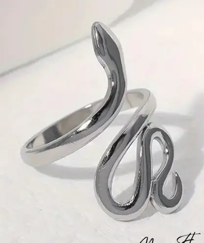 Silver Snake Cuff Style Ring Size 8