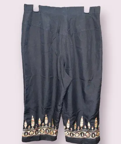 Larry Levine Sport High Rise Capri Pants in Black with Hem Embroidery - size 14