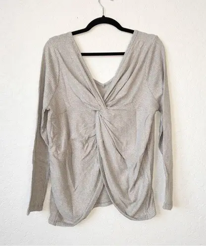 NWT Soncy Gray Twist Back Sweater Size 00 (10)