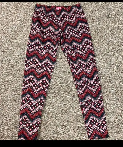 Mix & Co red zig- zag winter leggings. Size medium
