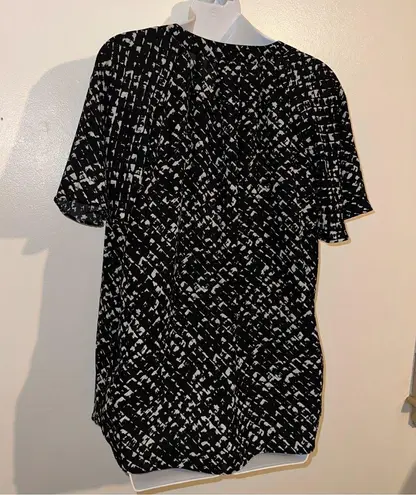 Apt. 9  women’s Black & White business Casual Top size Small