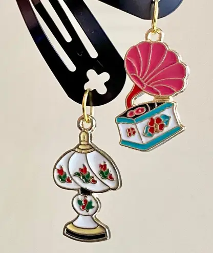 Handmade fun Kawaii retro lamp & vinyl player hair clips set of 2✌️💕