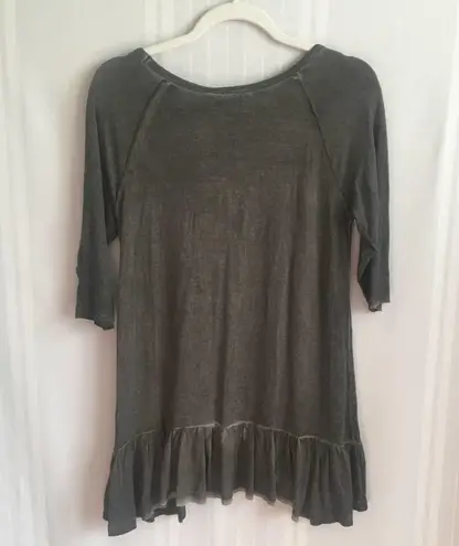 Dantelle Oil Dye Ruffle Hem Tunic Top Green Medium NWT Raglan Sleeve Drop Waist