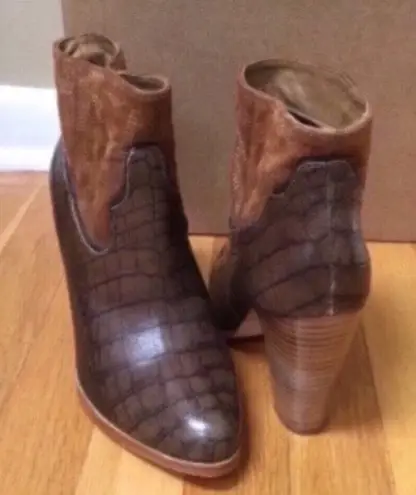 Matisse Footwear MATISSE Understated ‘Done and Dusted’ Oak Leather western Bootie