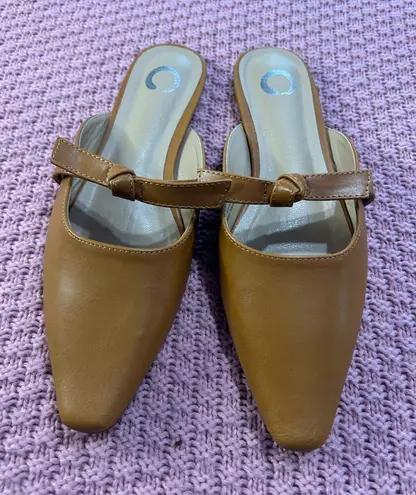 Shoes women . New ,Elegant Brown Mules with Pointed Toe and Low Heel Size 8.5