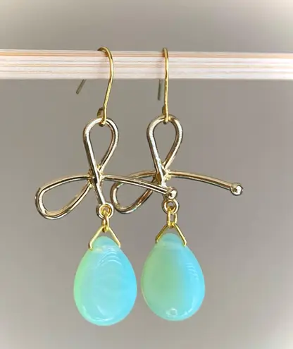 Handmade beautiful quality Czech glass beads ribbon dangle earrings 🎗💚