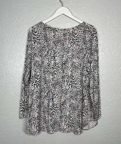 Essential Soma Women L White Black Animal Print Long Sleeve Tee Boat Neck Lounge