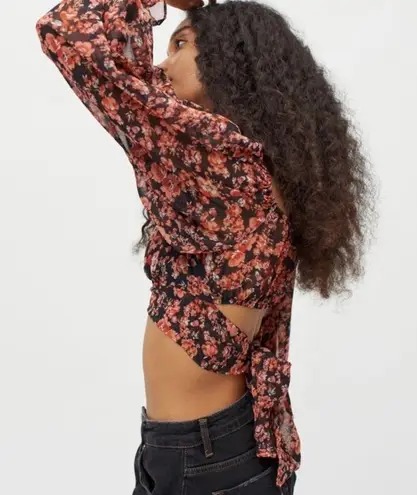Kiss the Sky Floral Tie-Back Cropped Top NWT Size S