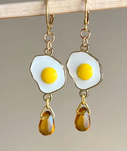 Handmade Kawaii funny funky sunny side up eggs & amber color teardrop glass beads dangle earrings🍳💛