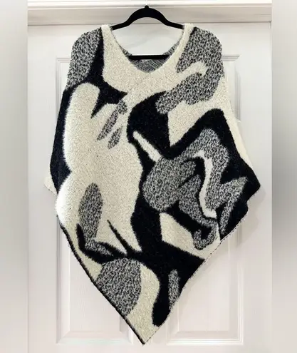 Vintage Abstract Print Eyelash Fuzzy Poncho Black White One Size Size undefined