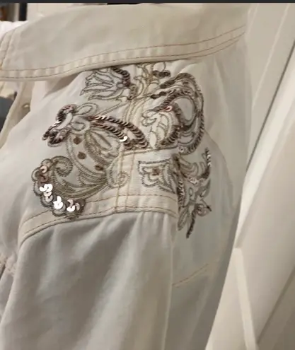 Bill Blass Blassport Sequence white wash jean jacket. Medium