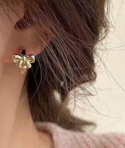Gold Thick Mini Bow Hoops