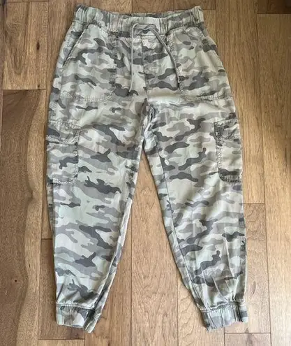 American Eagle  Camo Jogger Size Medium