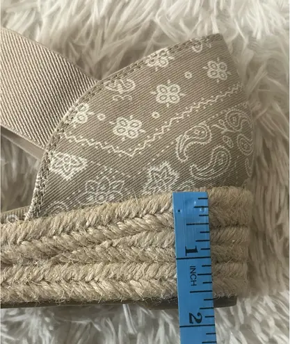 Life Stride Kaylee Khaki Slip-On Espadrilles Size 9.5 - NWT