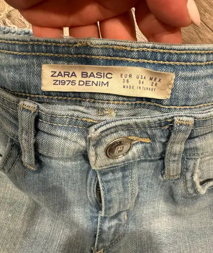 ZARA women’s basic light wash denim jeans