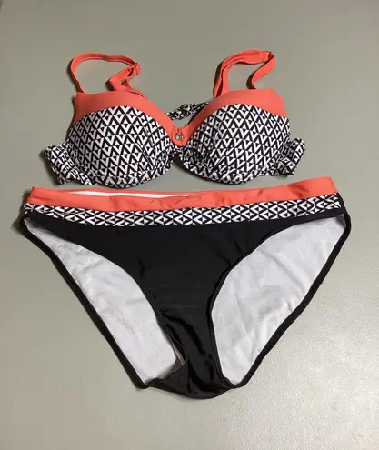 NWOT Coralish Pink, Black, and White Printed Bikini Top and Bottoms Size XL Multiple