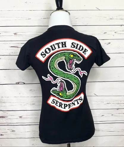 Hot Topic Riverdale Southside Serpents T-Shirt Size Small