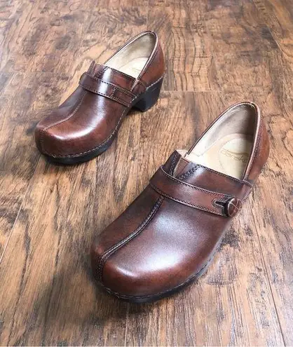 Dansko • Solstice Clogs brown leather button slip-on shoes 37 chunky platform