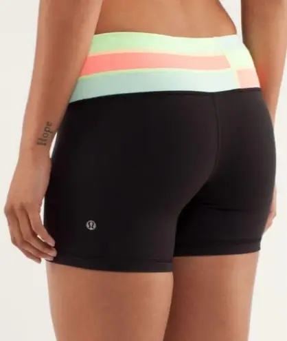 Lululemon  Women’s Size 8 Black/Quilt‎ Reverse Groove Short