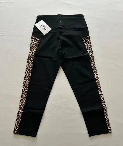 Zyia (NWT) Women’s Leopard Pocket Brilliant Hi-Rise Capri 20”, Size: (12)