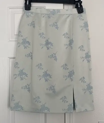 Sag Harbor NWT Suit vintage skirt in pale blue with floral print.