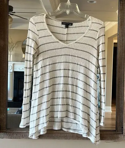 Living Doll Waffle Top Long Sleeve Flowy Roomy Womens XS Off White Gray Shirt