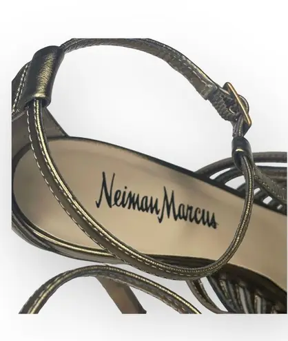 Neiman Marcus π€ T-Strap Stiletto Heeled Sandal π€ Metallic Gold Leather π€ 8M