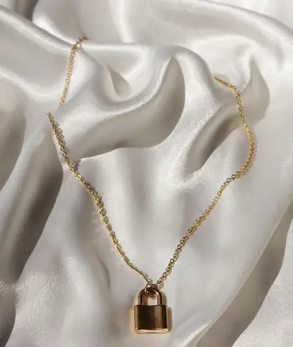 Boutique 18 Inch Gold Lock Necklace 