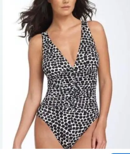 MiracleSuit size 16 slimming black white ruched Patterned One Piece Swimsuit bat