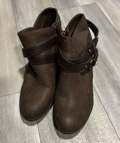 Indigo rd. size 7 brown boots