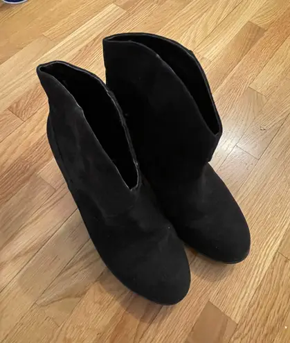 Forever 21 women black boots (size 7)