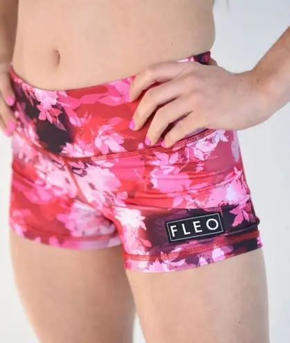 Fleo Rose Camo 3.25 short size small excellent condition Pink