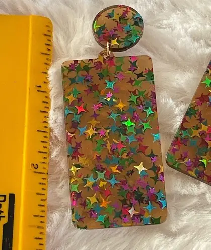 Acrylic retro star pierced earrings Red