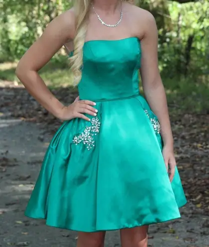 Sherri Hill Green  homecoming dress with pockets