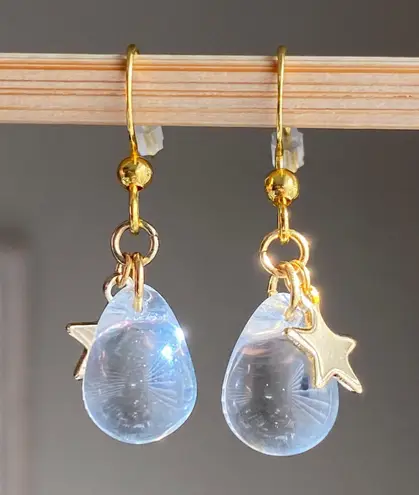 Handmade clear Czech glass teardrop & gold stainless star cute dangle earrings 🤍🌟