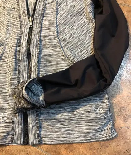 Maaji Jacket Size Small - Image 4