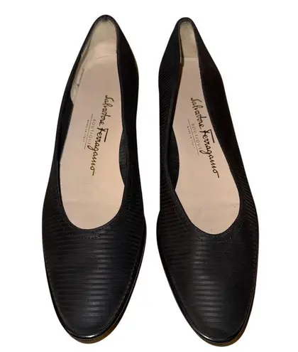 Salvatore Ferragamo Women's Black Textured Flats Size 8 Narrow Casual