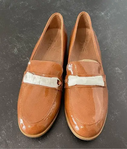 Naturalizer Mariana Chain Link Loafers Women’s Tan Patent Sz 7